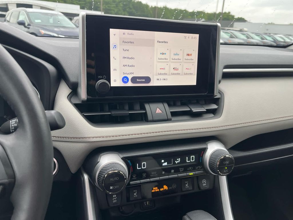 2024 Toyota RAV4 XLE — миниатюра 14