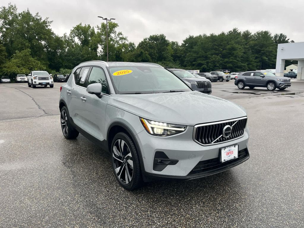 2025 Volvo XC40 B5 ULTRA BRIGHT THEME — фото 1
