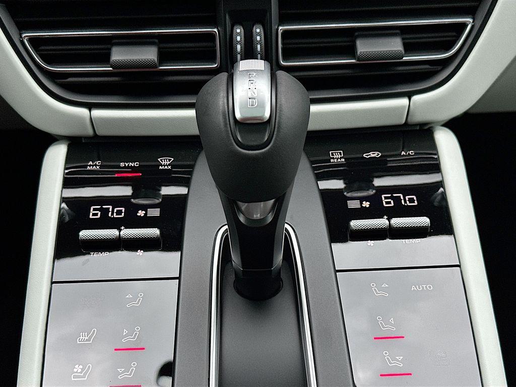 2026 Porsche MACAN MACAN GTS — миниатюра 18