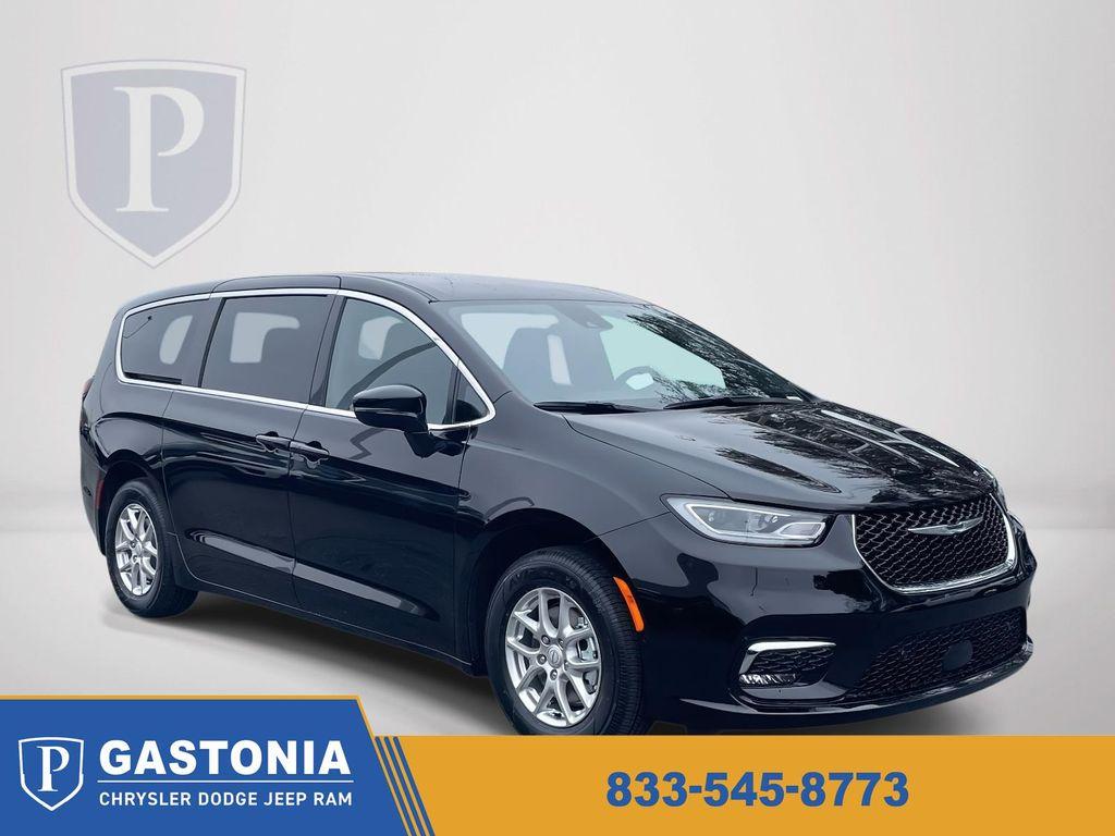 New 2026 Chrysler Pacifica Select
