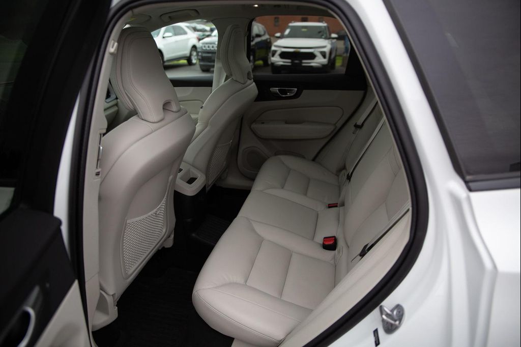 2024 Volvo XC60 RECHARGE PLUG-IN HYBRID T8 PLUS DARK THEME — миниатюра 22