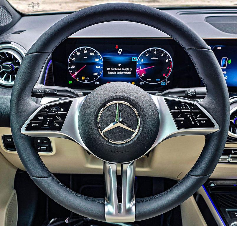 2026 Mercedes-BENZ GLB — миниатюра 12