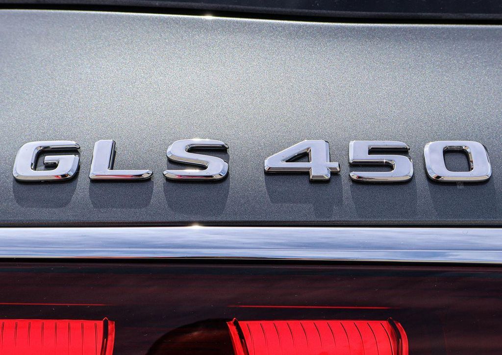 2026 Mercedes-BENZ GLS — фото 8