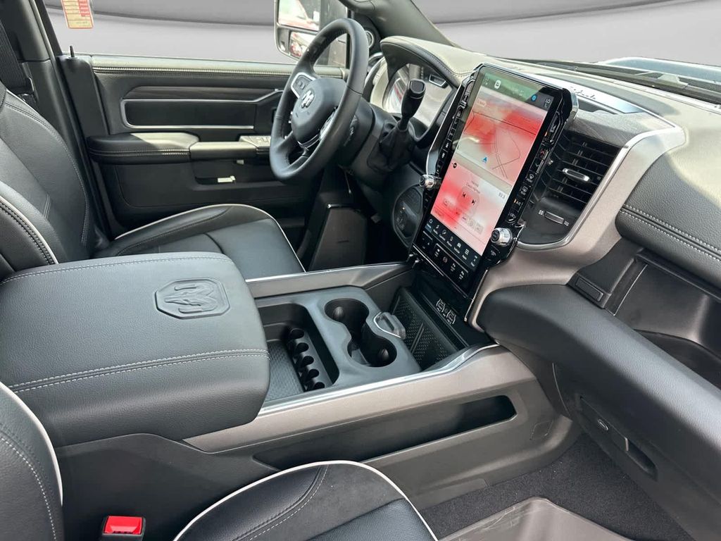 صورة مصغرة 17 لـ 2026 RAM 2500 LARAMIE MEGA CAB 4X4 6'4' BOX