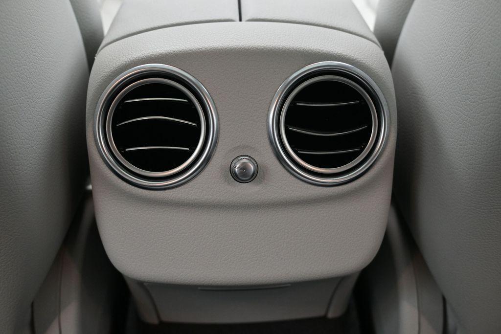 MERCEDES-BENZ E-CLASS - 8