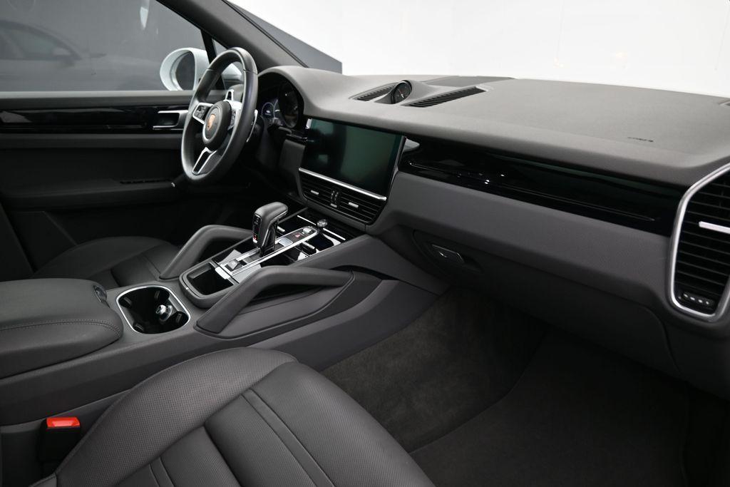 صورة 14 لـ 2020 Porsche CAYENNE BASE