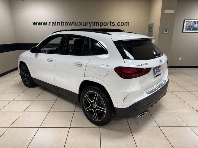 MERCEDES-BENZ GLA - 4