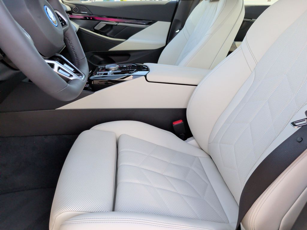 صورة مصغرة 29 لـ 2027 BMW I5 EDRIVE40