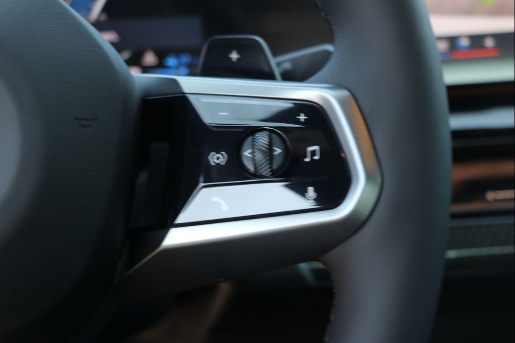 2026 BMW 550E XDRIVE — миниатюра 19