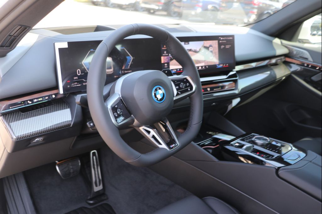 2026 BMW 550E XDRIVE — фото 14
