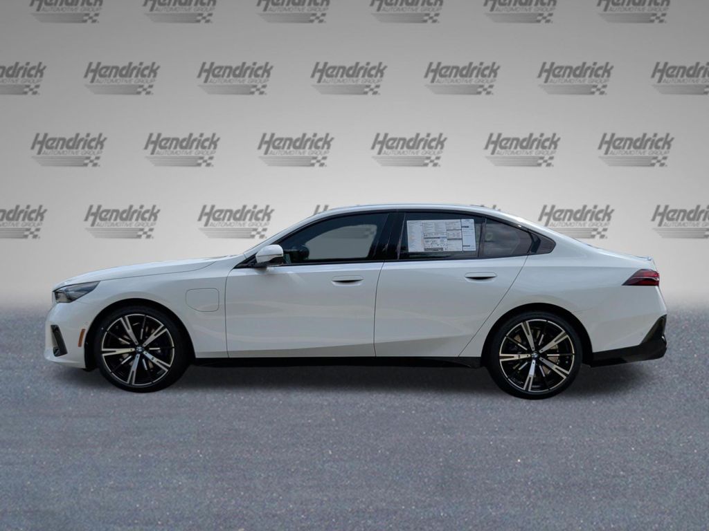صورة 10 لـ 2027 BMW 550E 550E XDRIVE