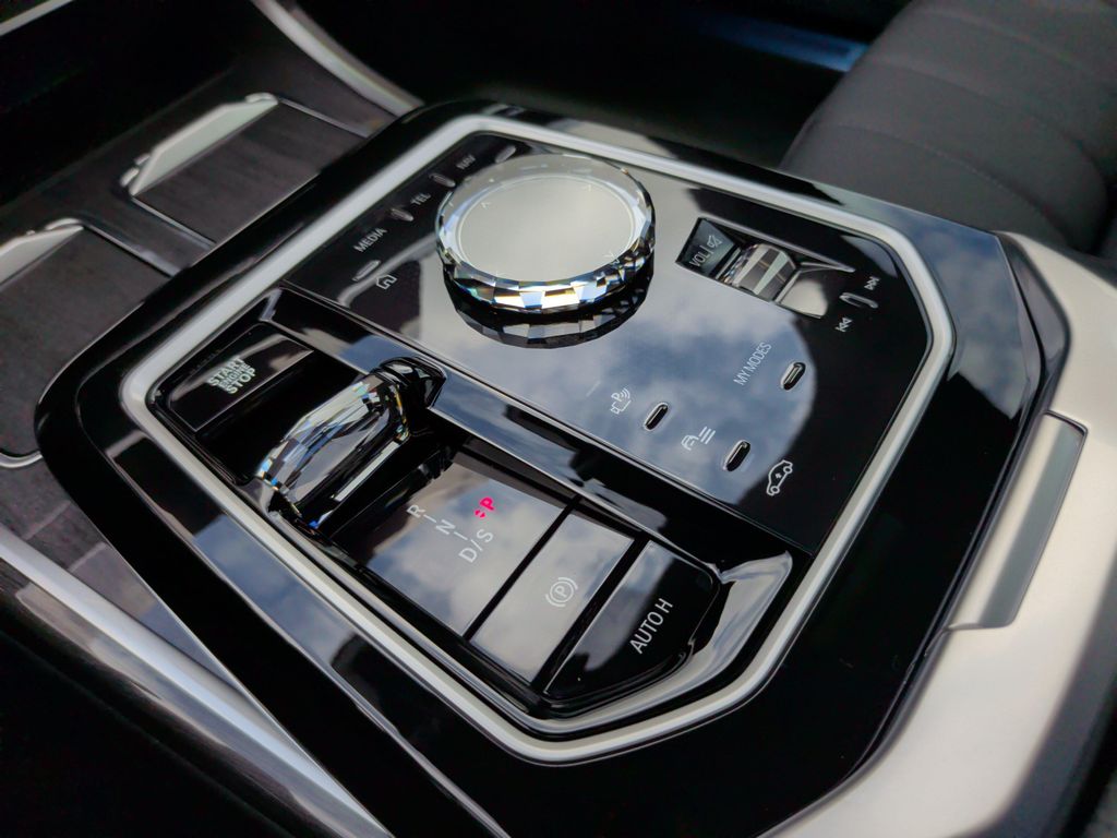 صورة مصغرة 19 لـ 2026 BMW 740 XDRIVE