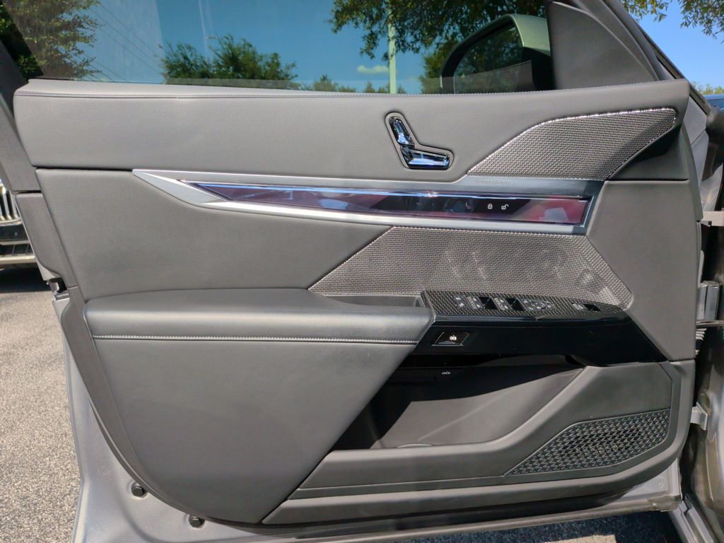 2024 BMW I7 EDRIVE50 — миниатюра 28