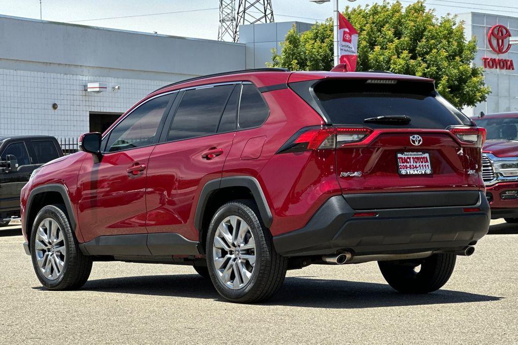 2025 Toyota RAV4 XLE PREMIUM — фото 8