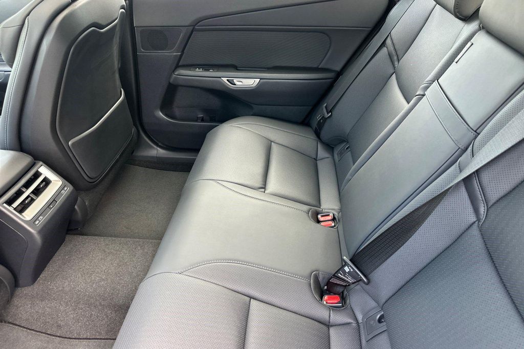 صورة مصغرة 21 لـ 2026 Lexus ES 350E PREMIUM