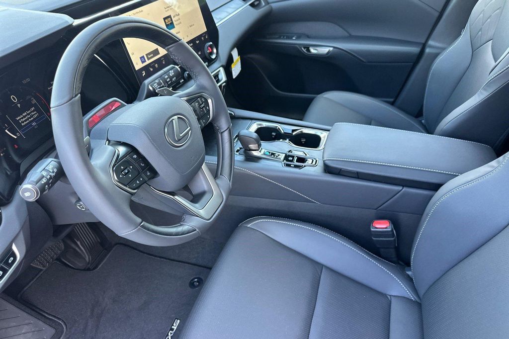 صورة 4 لـ 2026 Lexus RX 350 PREMIUM