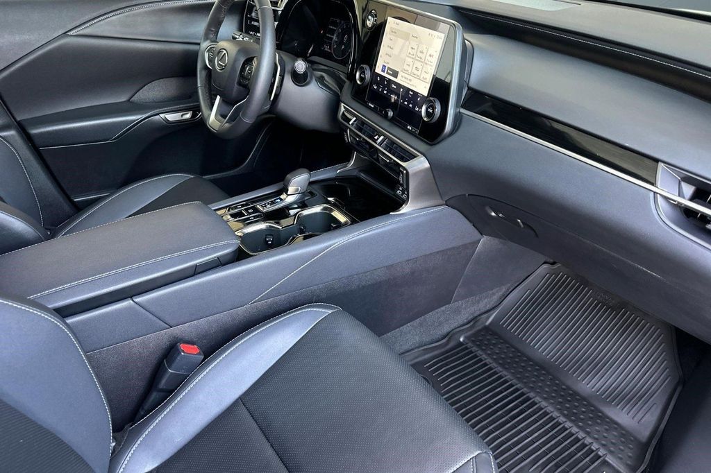 صورة مصغرة 31 لـ 2024 Lexus RX 350 BASE