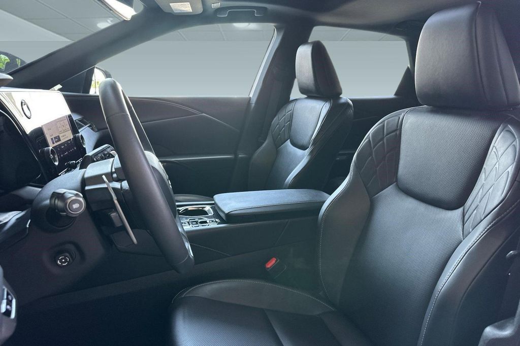صورة 5 لـ 2024 Lexus RX 350 BASE