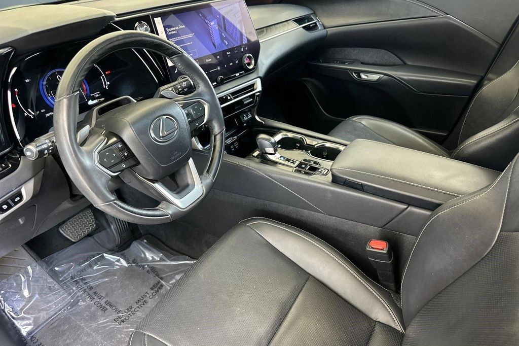 صورة 4 لـ 2024 Lexus RX 350 PREMIUM PLUS