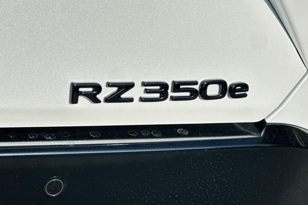 صورة 24 لـ 2026 Lexus RZ 350E