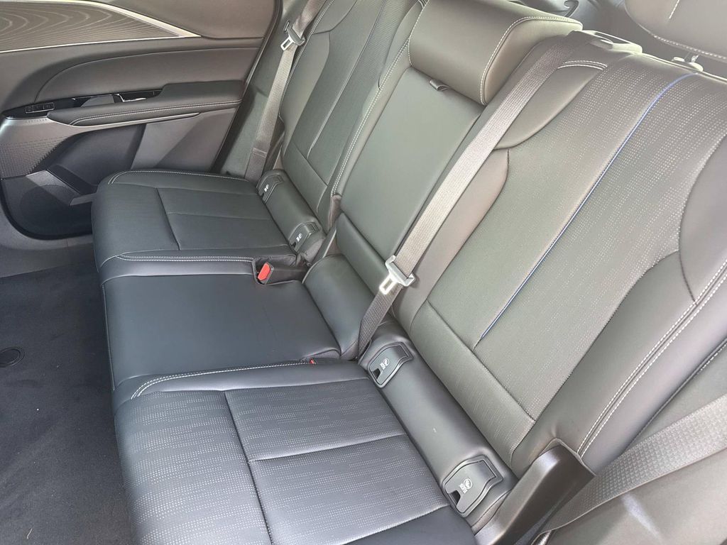 2026 Cadillac LYRIQ LUXURY 缩略图 13
