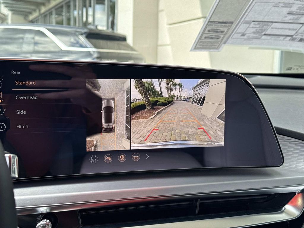 صورة مصغرة 21 لـ 2026 Cadillac LYRIQ LUXURY