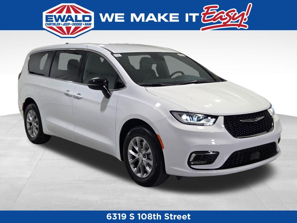 New 2026 Chrysler Pacifica Select