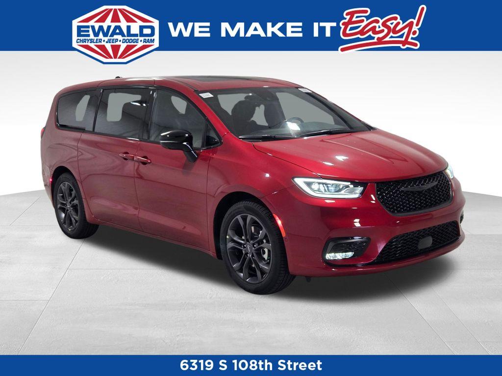 New 2026 Chrysler Pacifica Select