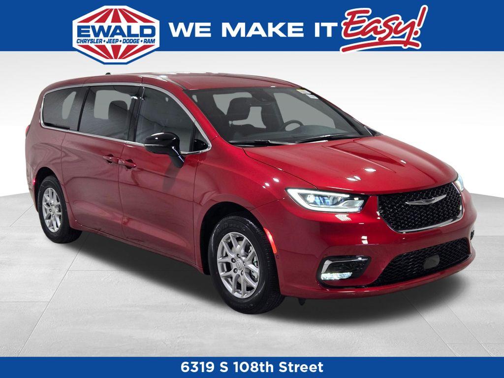 New 2026 Chrysler Pacifica Select