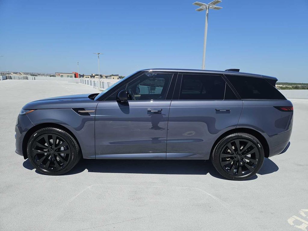 صورة 4 لـ 2026 LAND Rover RANGE ROVER SPORT SE