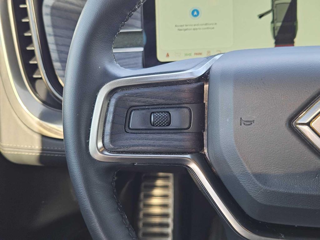 2024 Rivian R1S ADVENTURE DUAL-MOTOR STANDARD PACKAGE 缩略图 25