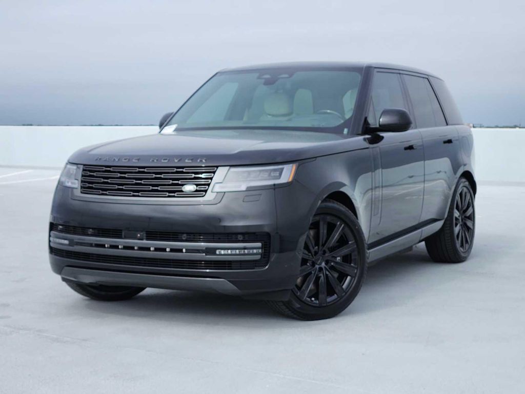New 2026 Land Rover Range Rover P550e SE