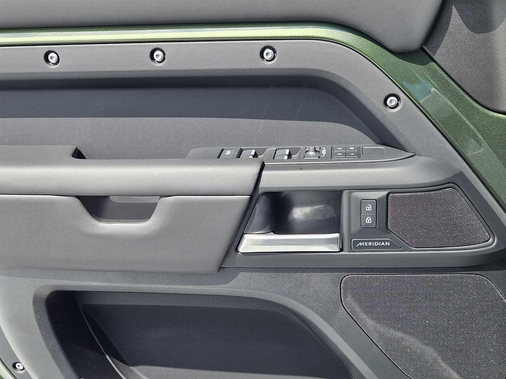 2026 LAND Rover DEFENDER P300 S — миниатюра 22