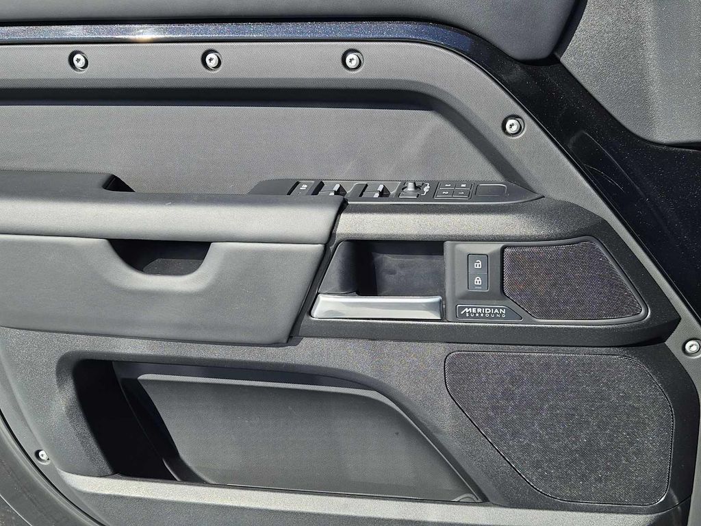 2025 LAND Rover DEFENDER 110 P400 X — миниатюра 22