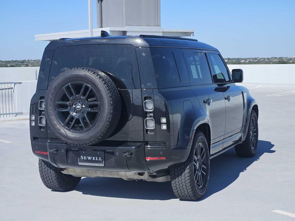 صورة 5 لـ 2025 LAND Rover DEFENDER 110 P400 X
