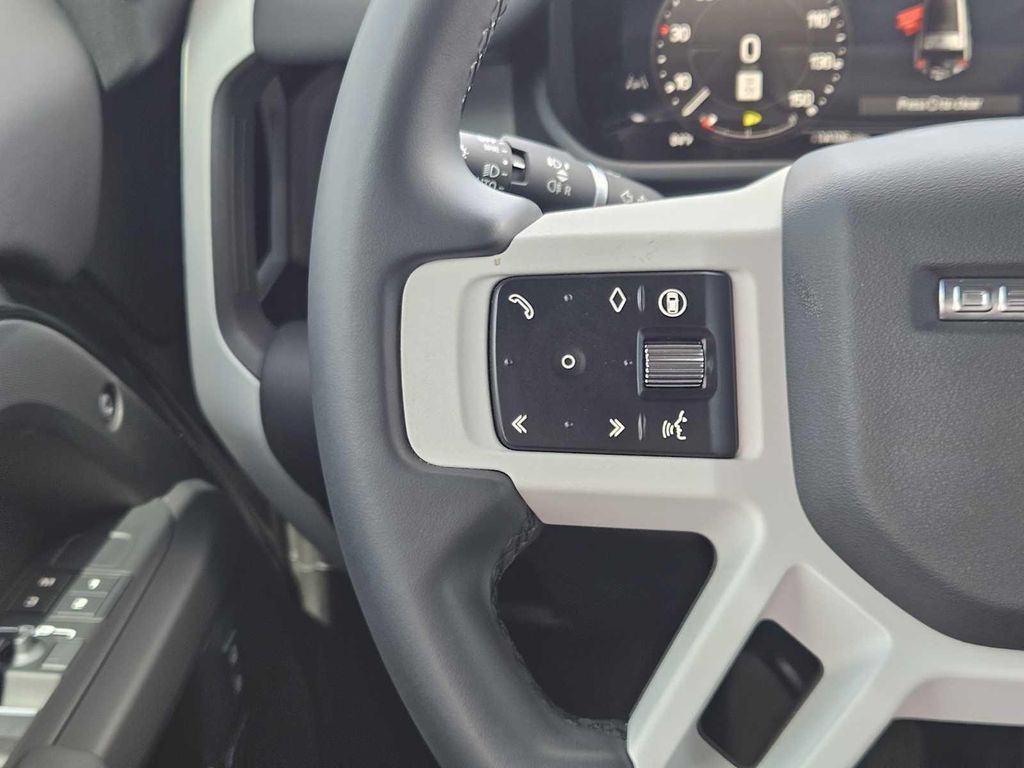 صورة مصغرة 28 لـ 2025 LAND Rover DEFENDER 130 P400 S