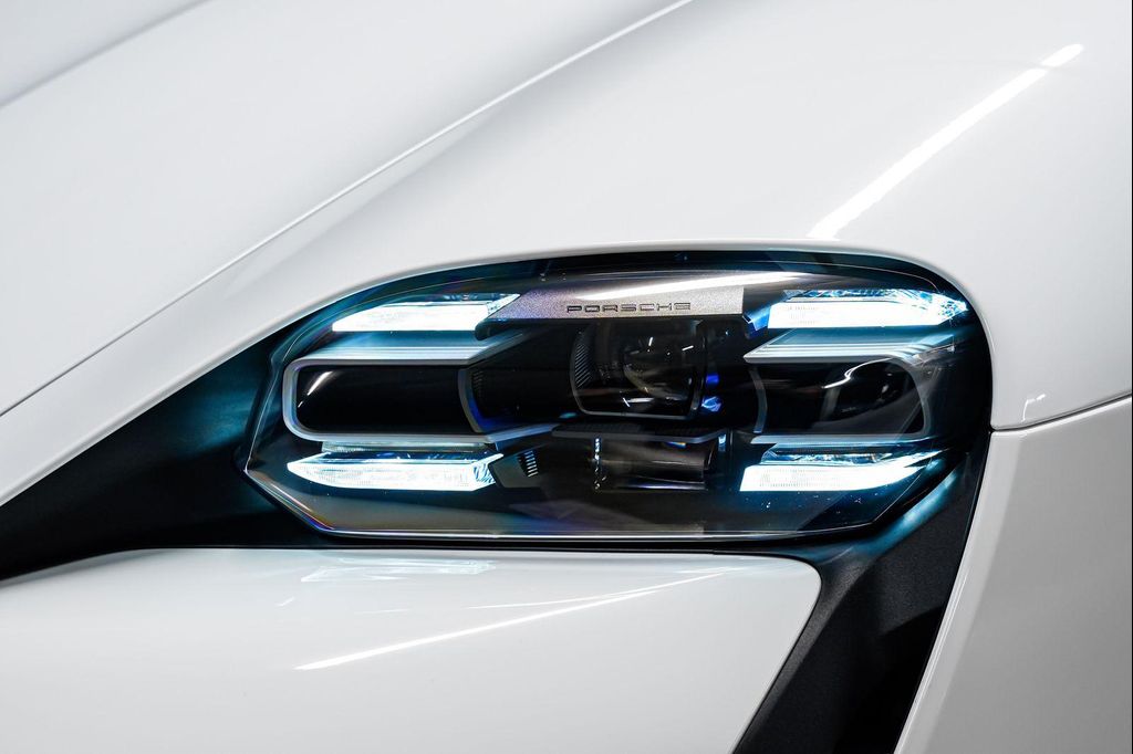 صورة مصغرة 36 لـ 2023 Porsche TAYCAN 4S