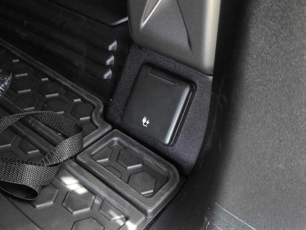 2026 LAND Rover DEFENDER P400 X-DYNAMIC SE 缩略图 13