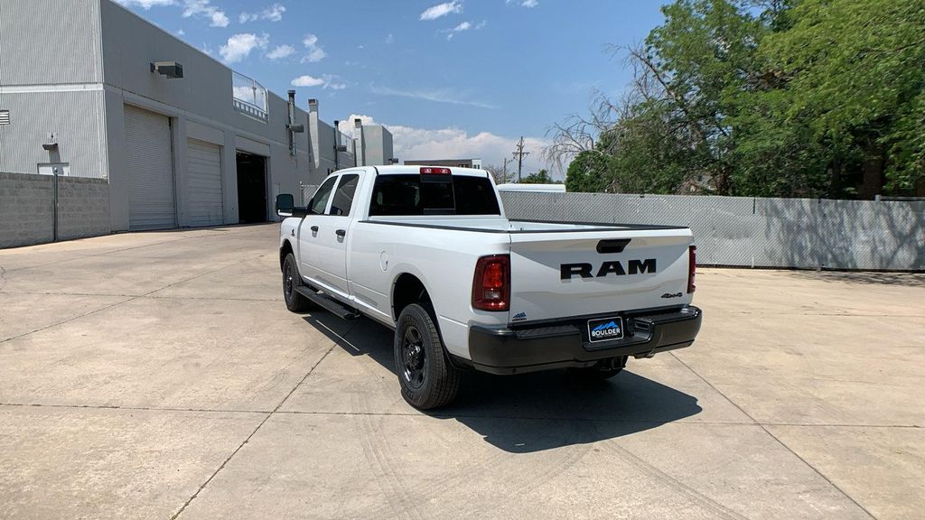 صورة 3 لـ 2026 RAM 3500 TRADESMAN CREW CAB 4X4 8' BOX