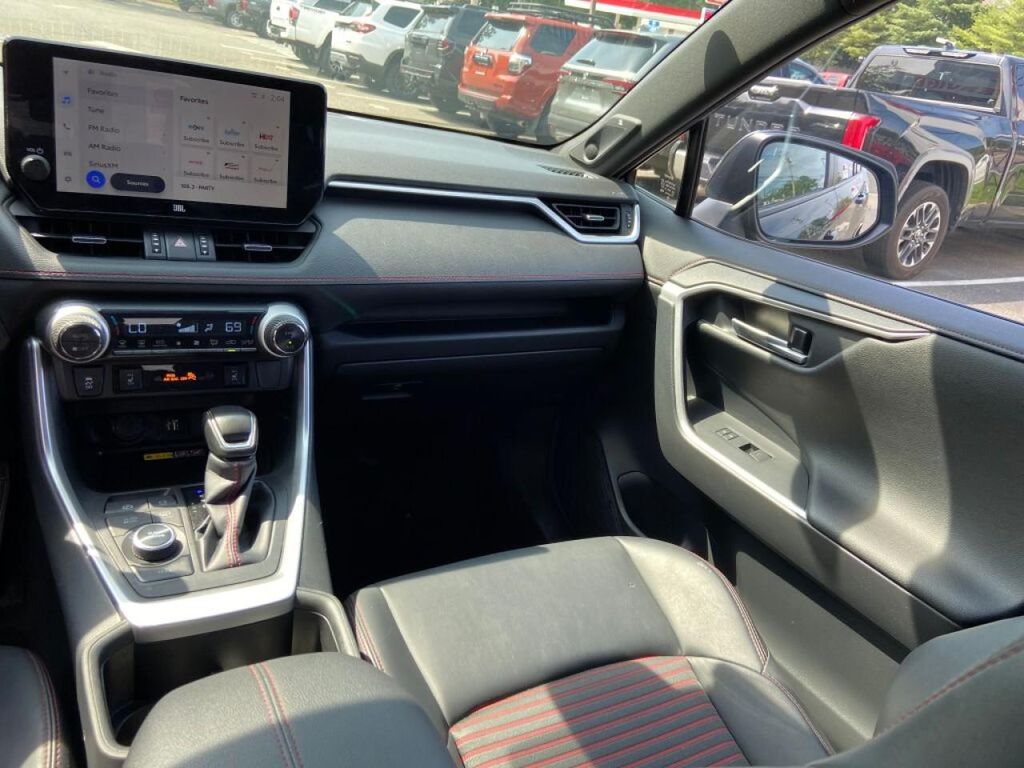 صورة 15 لـ 2024 Toyota RAV4 PRIME XSE