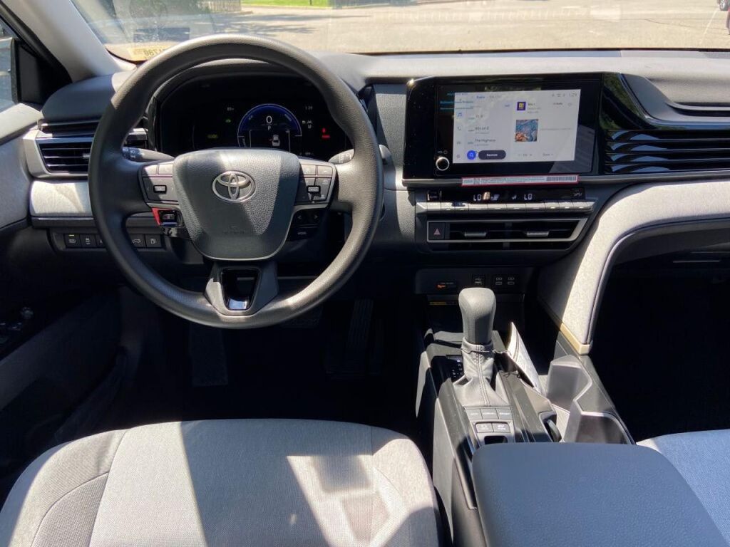 صورة مصغرة 13 لـ 2026 Toyota CAMRY LE