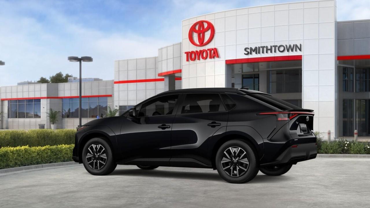 2026 Toyota BZ XLE PLUS — фото 5