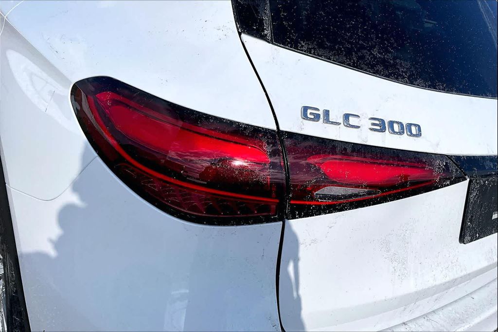 2026 Mercedes-BENZ GLC photo 6