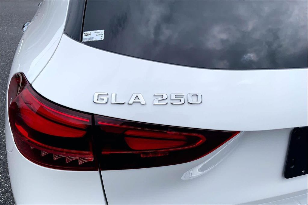 2026 Mercedes-BENZ GLA — миниатюра 32