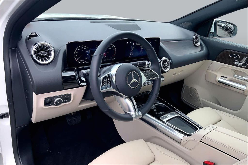 2026 Mercedes-BENZ GLA — миниатюра 17