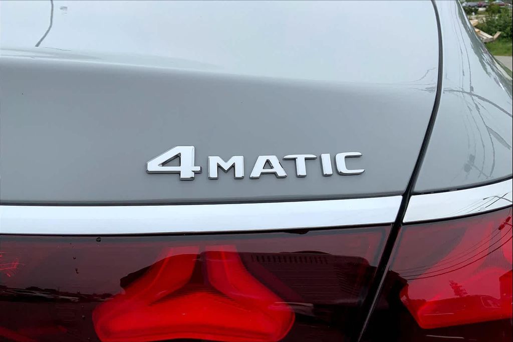 MERCEDES-BENZ E-CLASS - 10