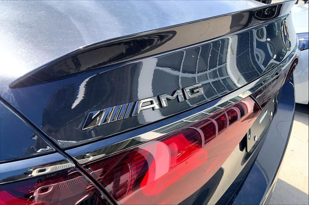 MERCEDES-BENZ E-CLASS - 7