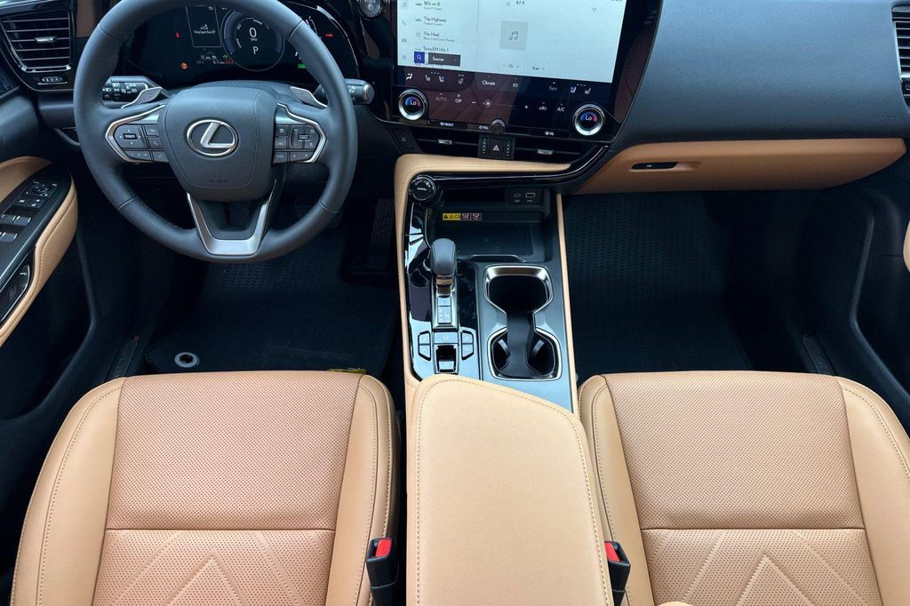 2026 Lexus NX 450H+ 缩略图 10