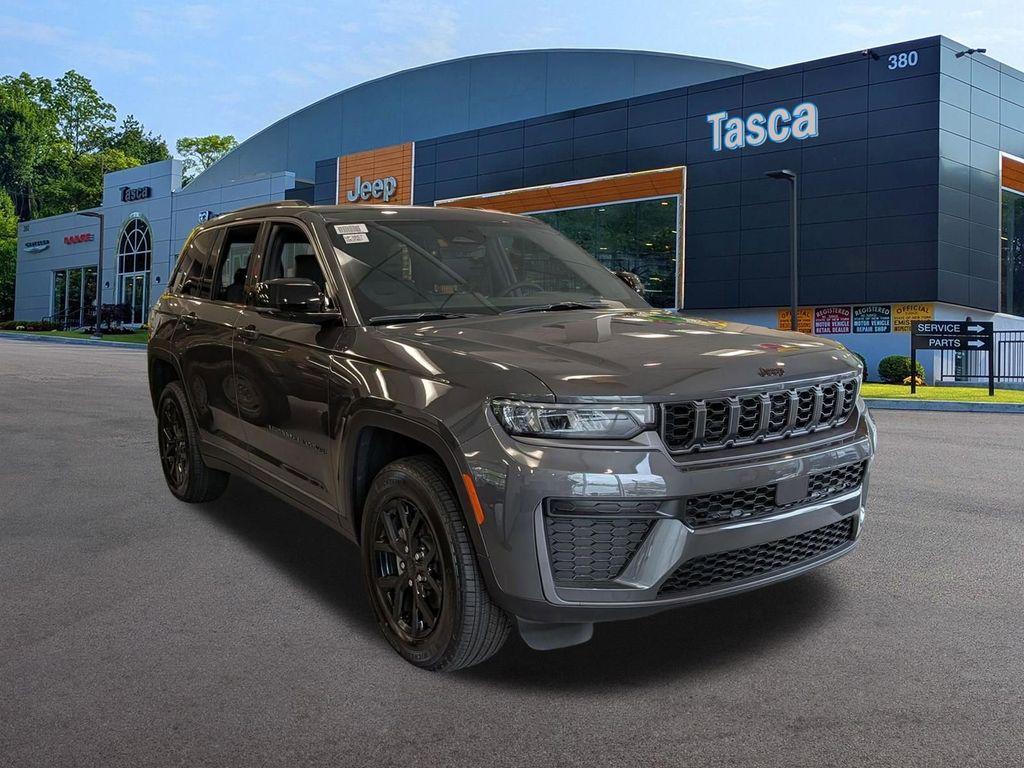 New 2026 Jeep Grand Cherokee Laredo