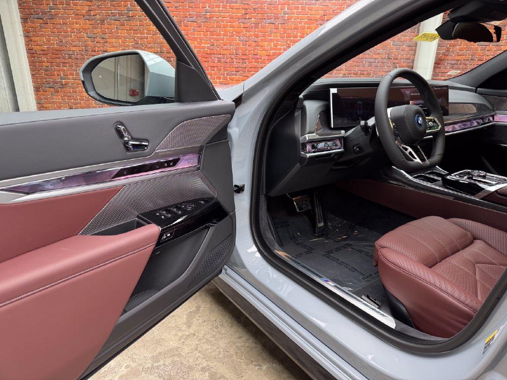 2026 BMW 750E XDRIVE — фото 9